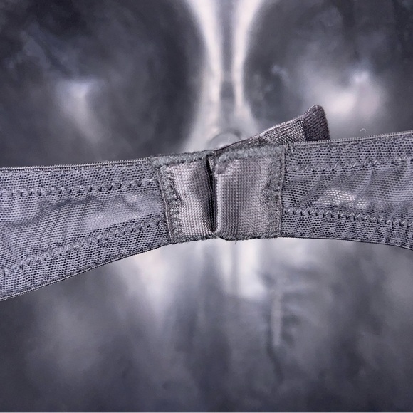 34B H&M Black Bra Wireless Lined Adjustable Straps Comfortable Seamless - Picture 7 of 8